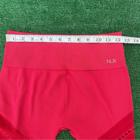 NUX Red Workout Leggings with Cutout Diagonal Design Size L - Picture 4 of 7